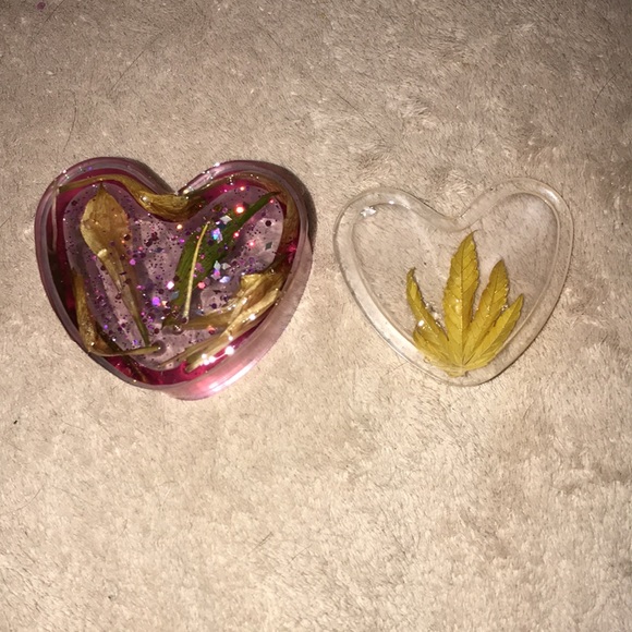 Custom epoxy heart ❤️ trinket box with petals and my favorite leaf 🍁 New - Picture 3 of 8
